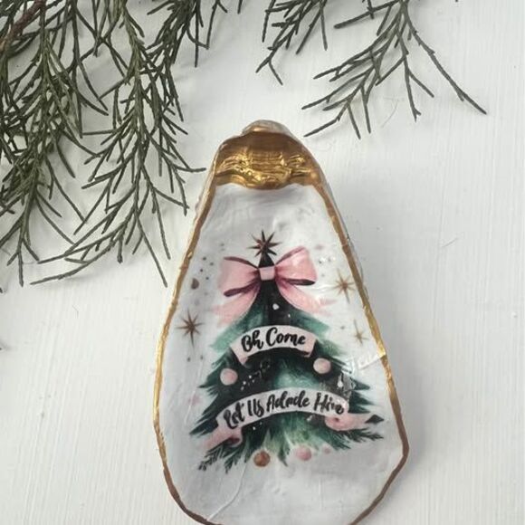Other - CLOSING SALE •3/$25• NWT Decorated  “Oh Come Let Us Adore Him” 3.5” Oyster Shell